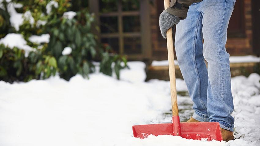 snow removal by snow shovel